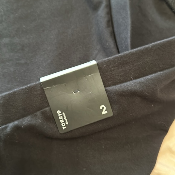 Torrid Floral Graphic Cropped Leggings - Picture 5 of 9